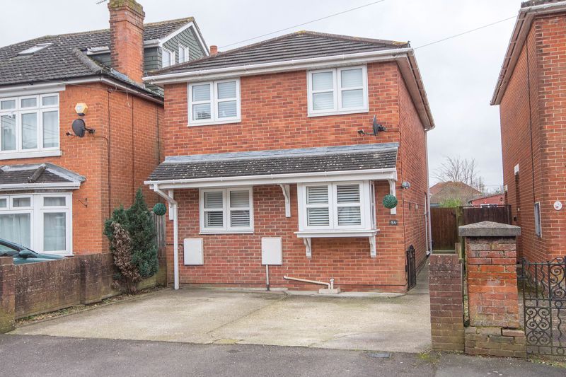 3 bed detached house for sale in Fishers Road, Totton, Southampton SO40, £389,950