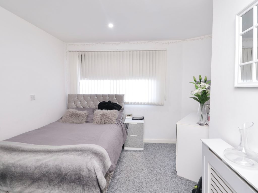 2 bed flat for sale in Regency Court, Ecclesfield, Sheffield S35, £100,000
