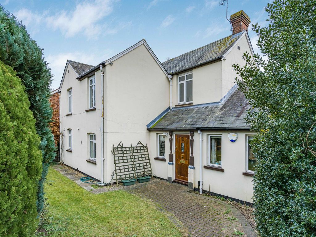 4 bed detached house for sale in Little Marlow Road, Marlow SL7, £800,000