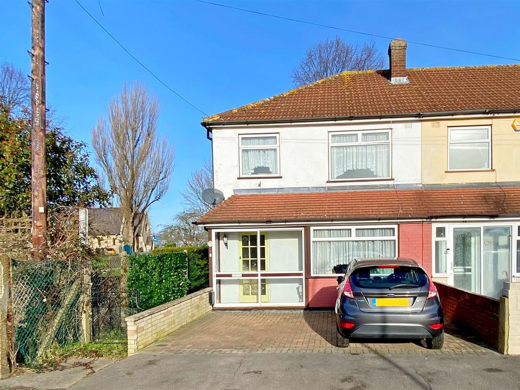 3 bed end terrace house for sale in Lilliput Road, Romford RM7, £430,000