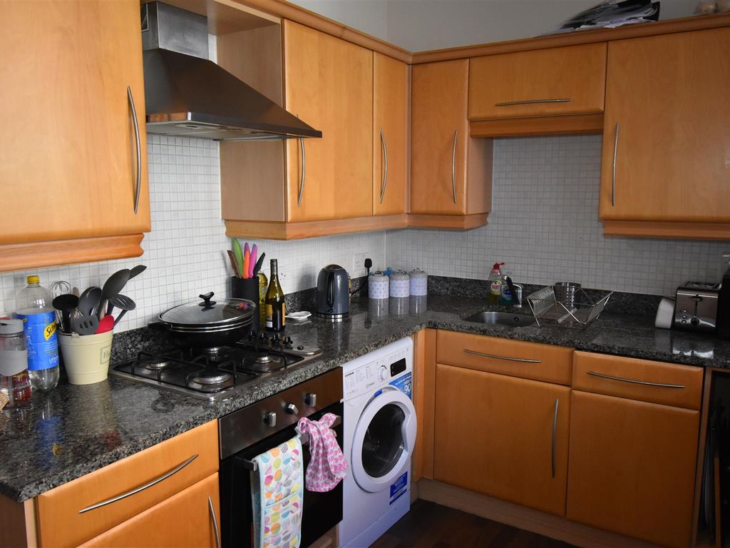 2 bed flat to rent in Redcliff Street, Redcliffe, Bristol BS1, £1,450 pcm