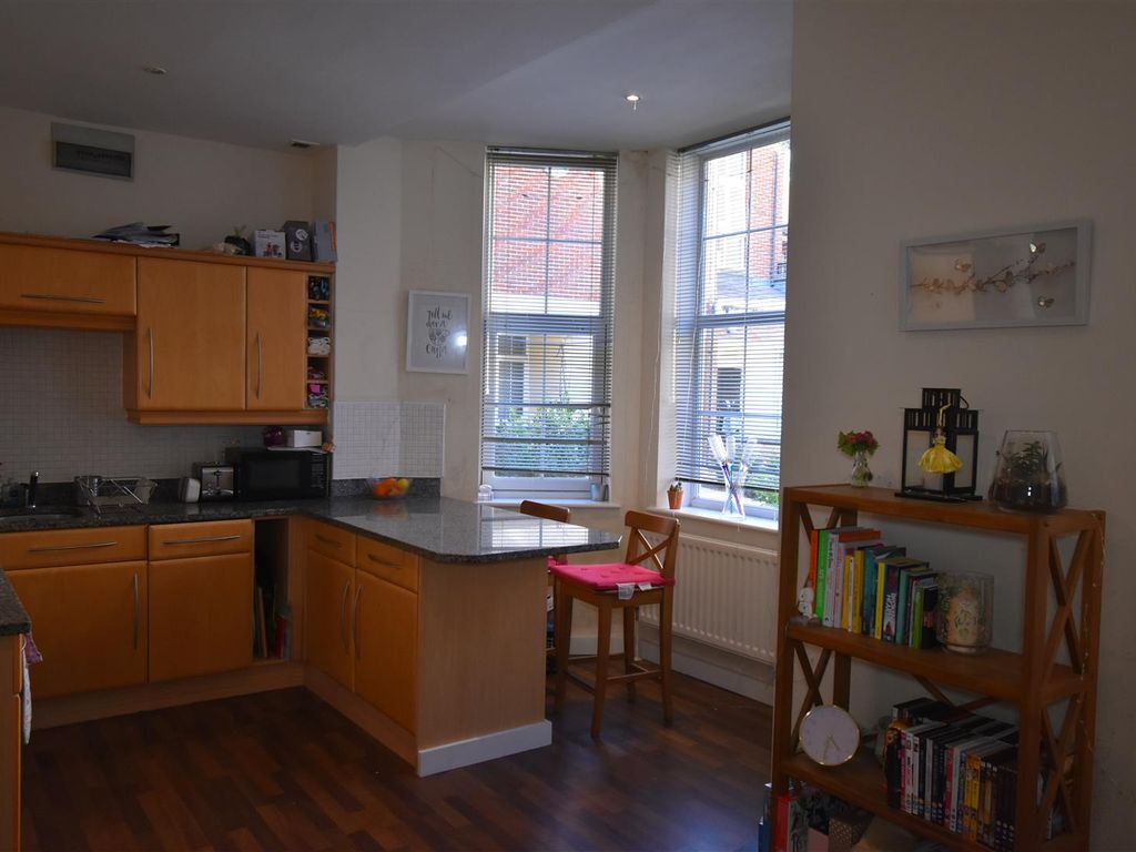 2 bed flat to rent in Redcliff Street, Redcliffe, Bristol BS1, £1,450 pcm