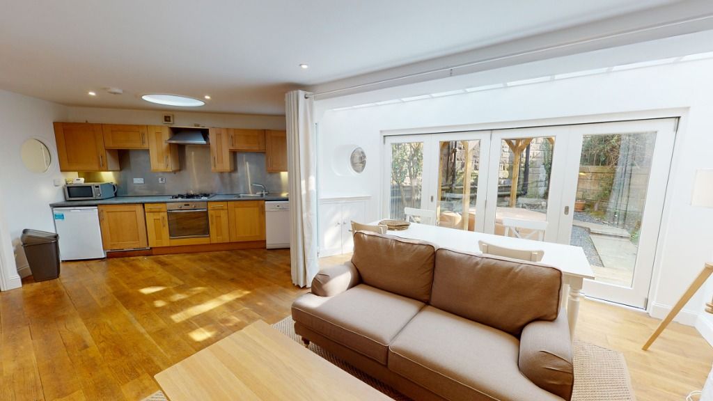 2 bed flat to rent in Douglas Gardens Mews, West End, Edinburgh EH4, £1,750 pcm