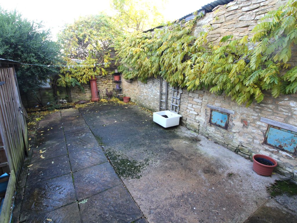 2 bed cottage to rent in Spring Street, Chipping Norton OX7, £1,250 pcm