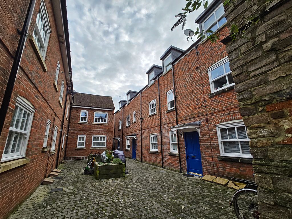 2 bed flat for sale in Prosperous Street, Poole BH15, £162,950