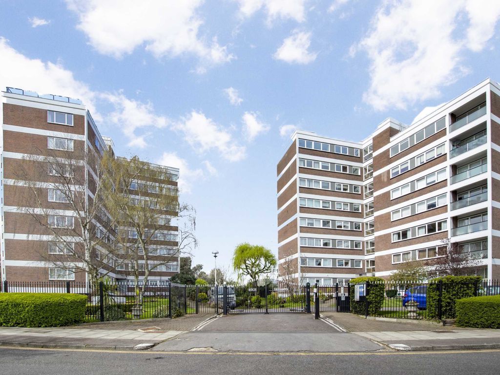 2 bed flat to rent in Sheldon Avenue, London N6, £2,800 pcm