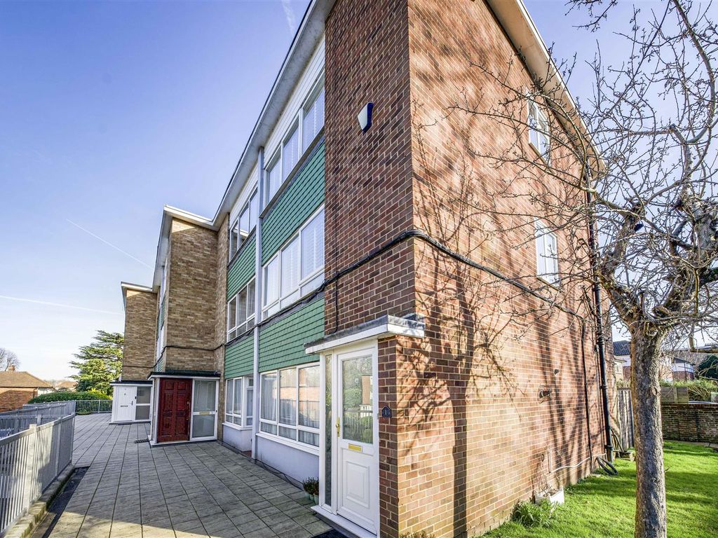 2 bed maisonette for sale in Manor Road, Twickenham TW2, £495,000