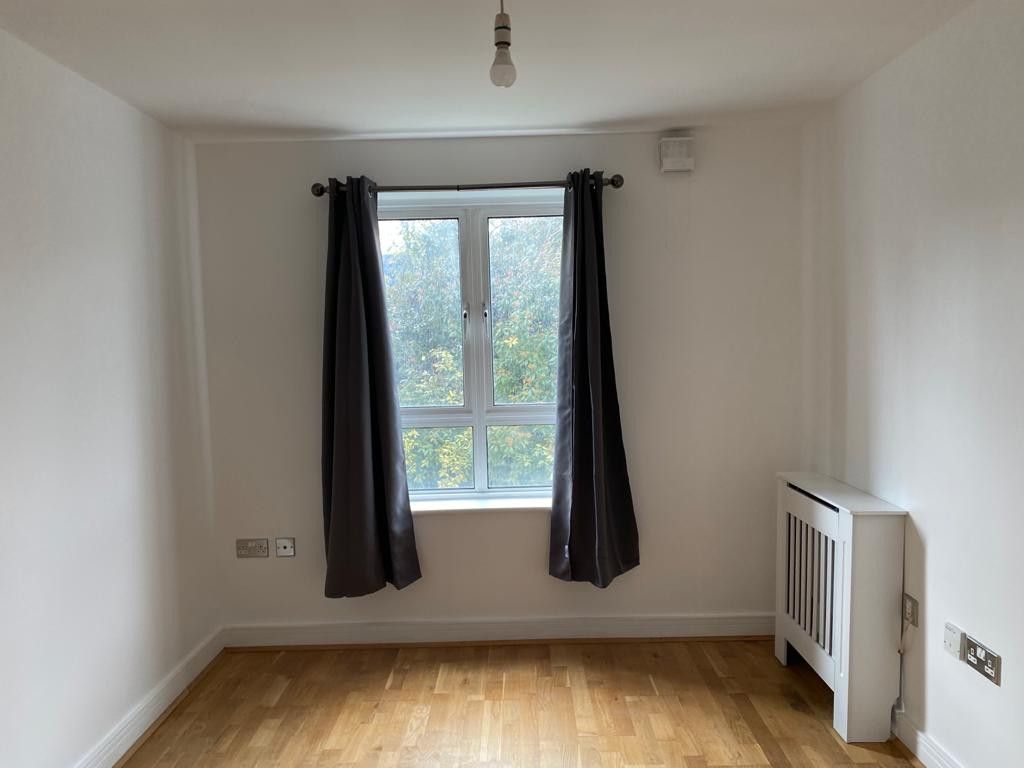 1 bed flat for sale in Windmill Lane, Stratford E15, £260,000