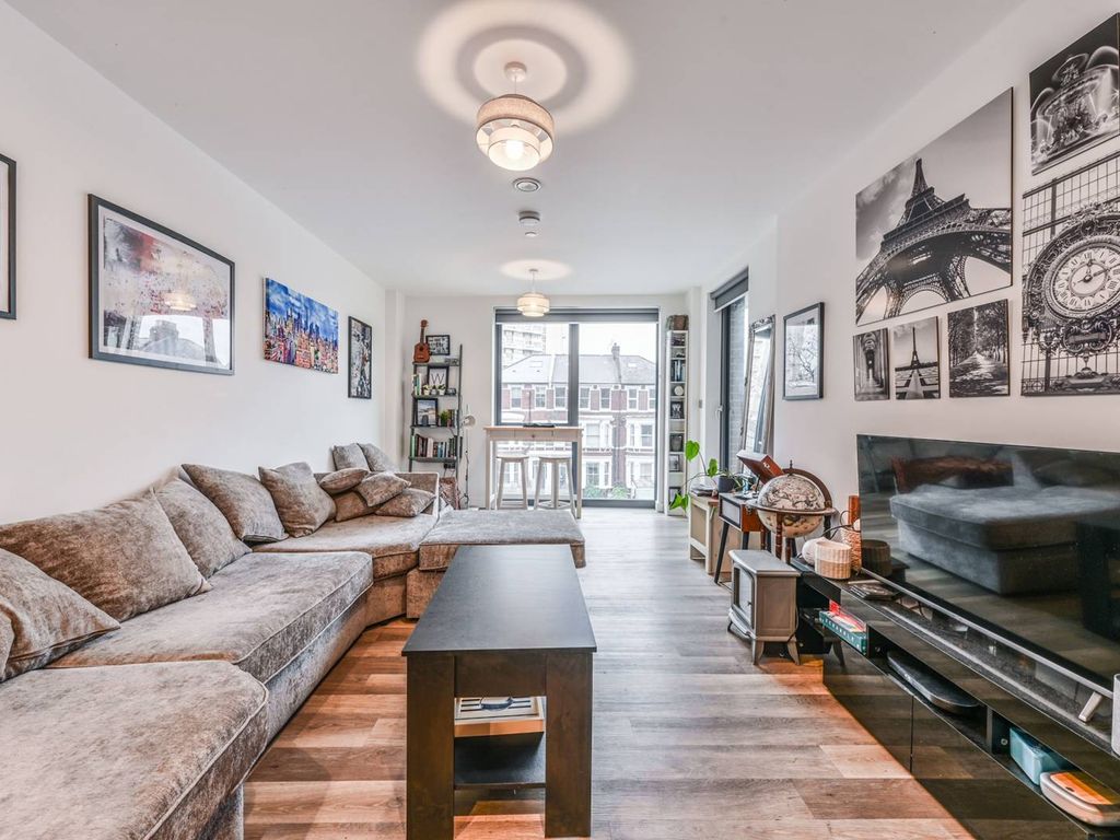 1 bed flat for sale in Clapham Road, Clapham, London SW9, £117,500