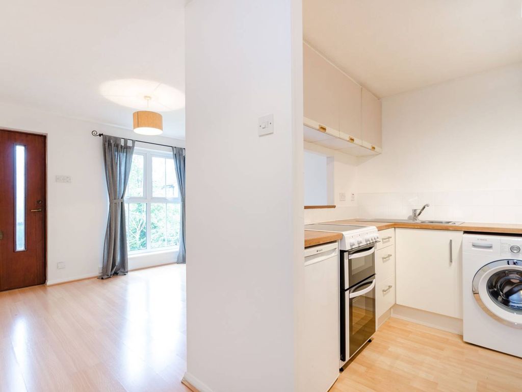 1 bed flat for sale in Windmill Rise, Kingston, Kingston Upon Thames KT2, £300,000