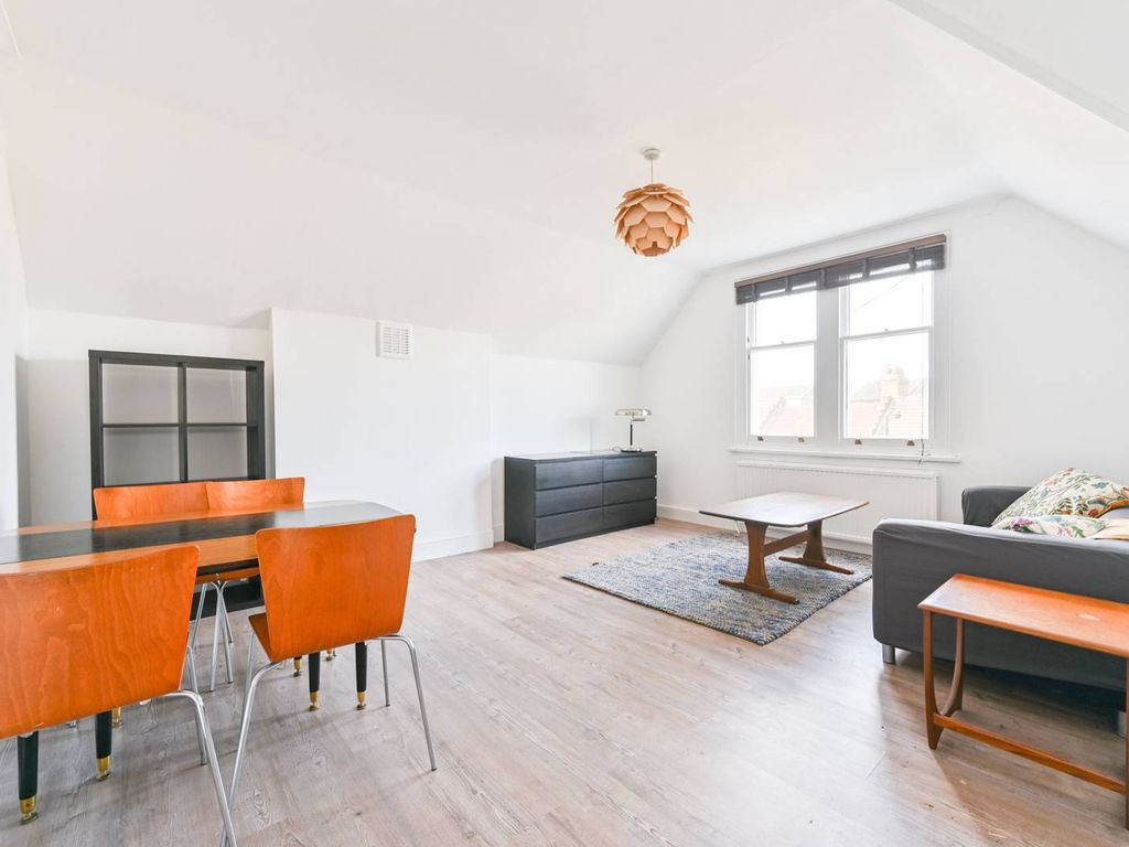 3 bed flat for sale in Ambleside Avenue, Streatham, London SW16, £500,000