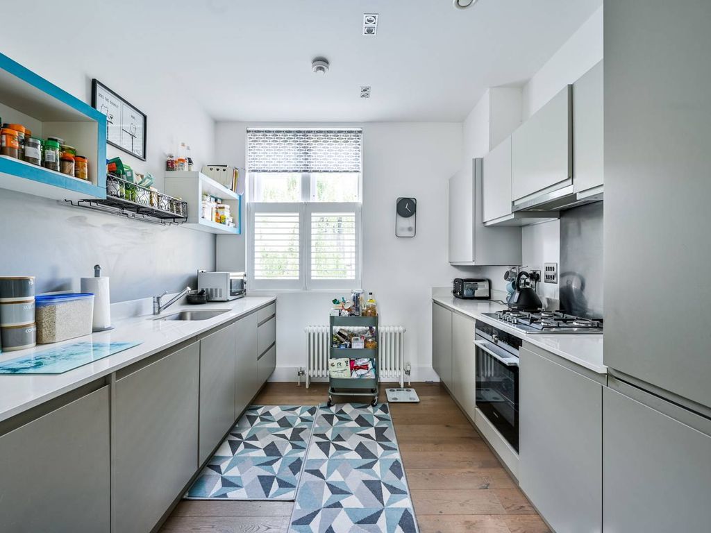 2 bed flat for sale in Wellesley Road, Woolwich Common, London SE18, £440,000