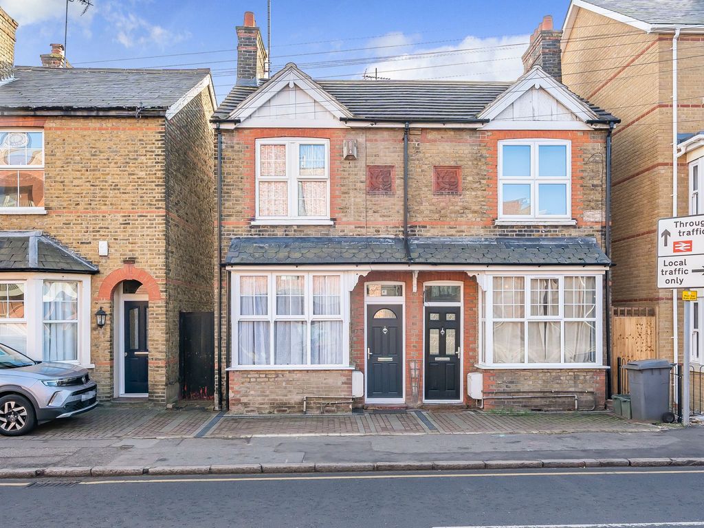 2 bed end terrace house for sale in Victoria Road, Chelmsford CM1, £320,000