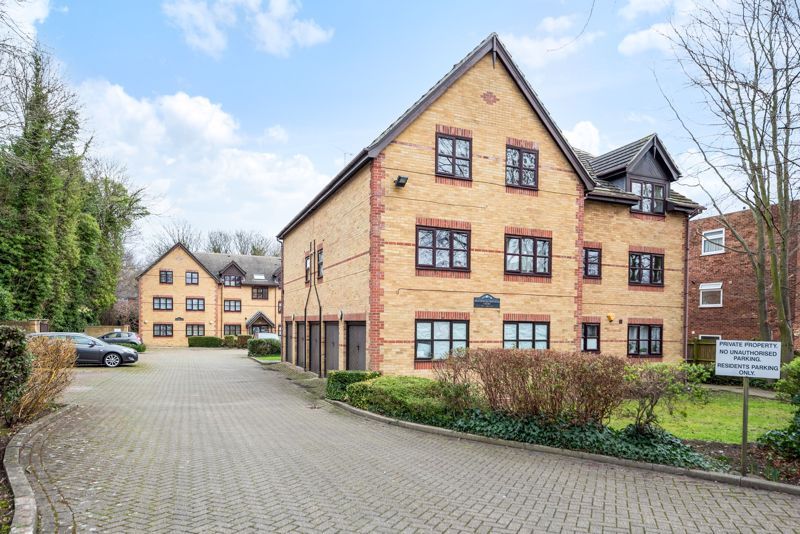 1 bed flat for sale in Mayfield Court, Sidcup DA14, £240,000