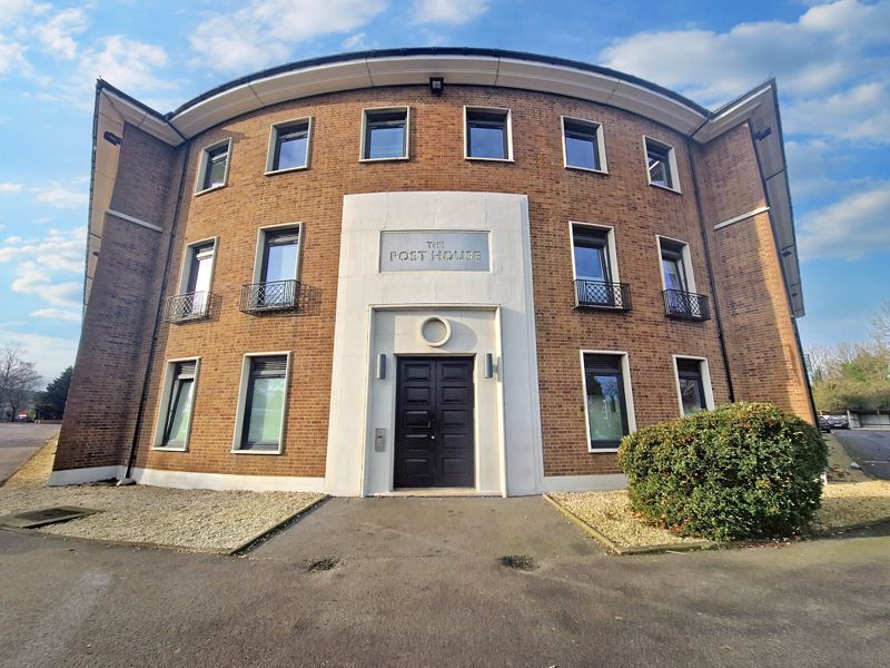 2 bed flat for sale in Eastern Avenue, Gloucester GL4, £200,000