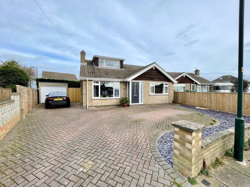 3 bed detached bungalow for sale in Loveden Court, Cleethorpes DN35, £330,000