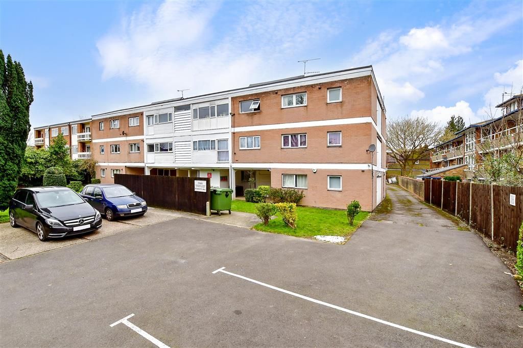 2 bed flat for sale in Brighton Road, Southgate, Crawley, West Sussex RH10, £70,000
