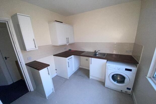 1 bed flat to rent in Chapel Ash, Wolverhampton WV3, £700 pcm