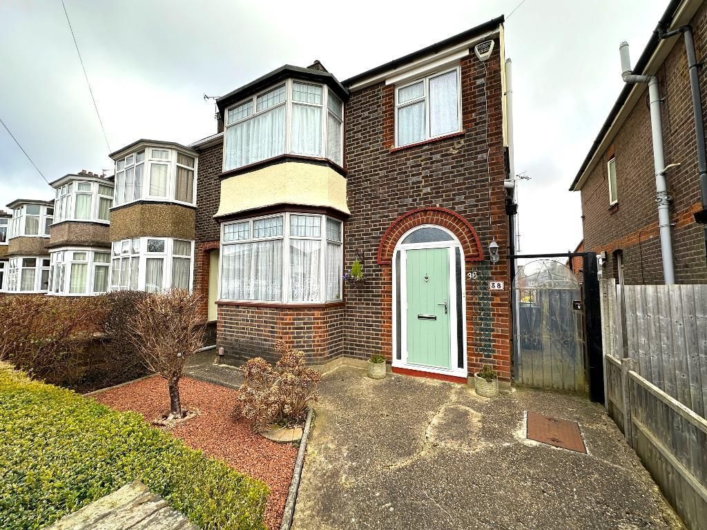 3 bed end terrace house for sale in Northview Road, Round Green, Luton, Bedfordshire LU2, £360,000