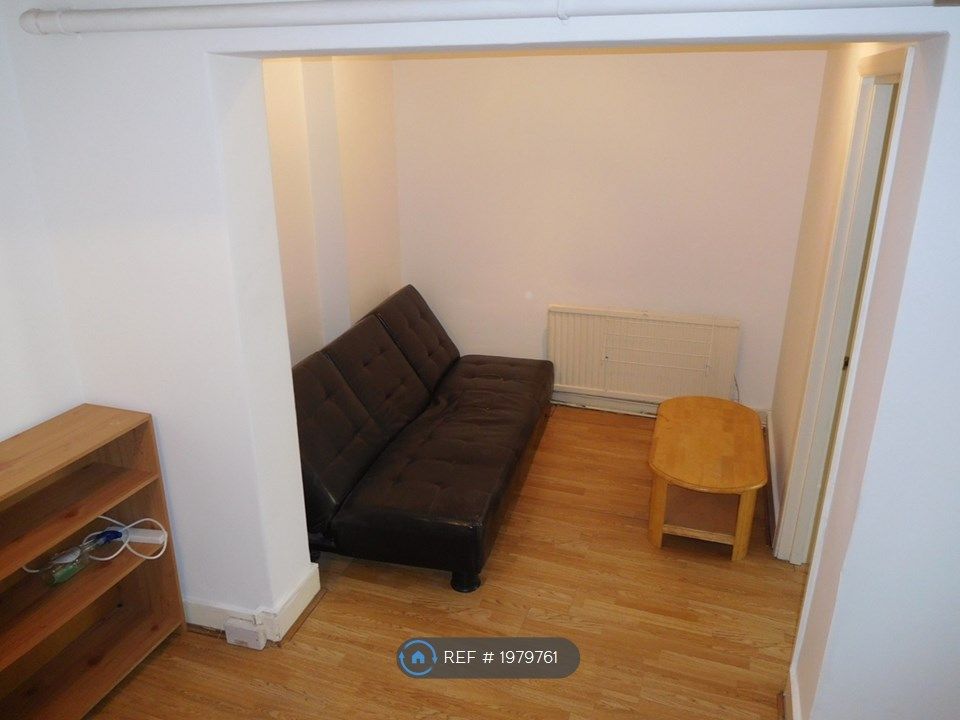 4 bed flat to rent in Romilly Road, London N4, £4,500 pcm