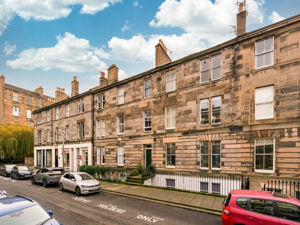 2 bed flat to rent in Cumberland Street, New Town, Edinburgh EH3, £1,595 pcm
