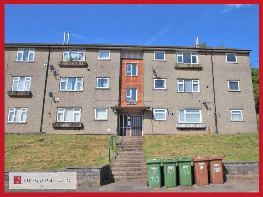 2 bed flat to rent in Holly Road, Risca, Newport NP11, £650 pcm