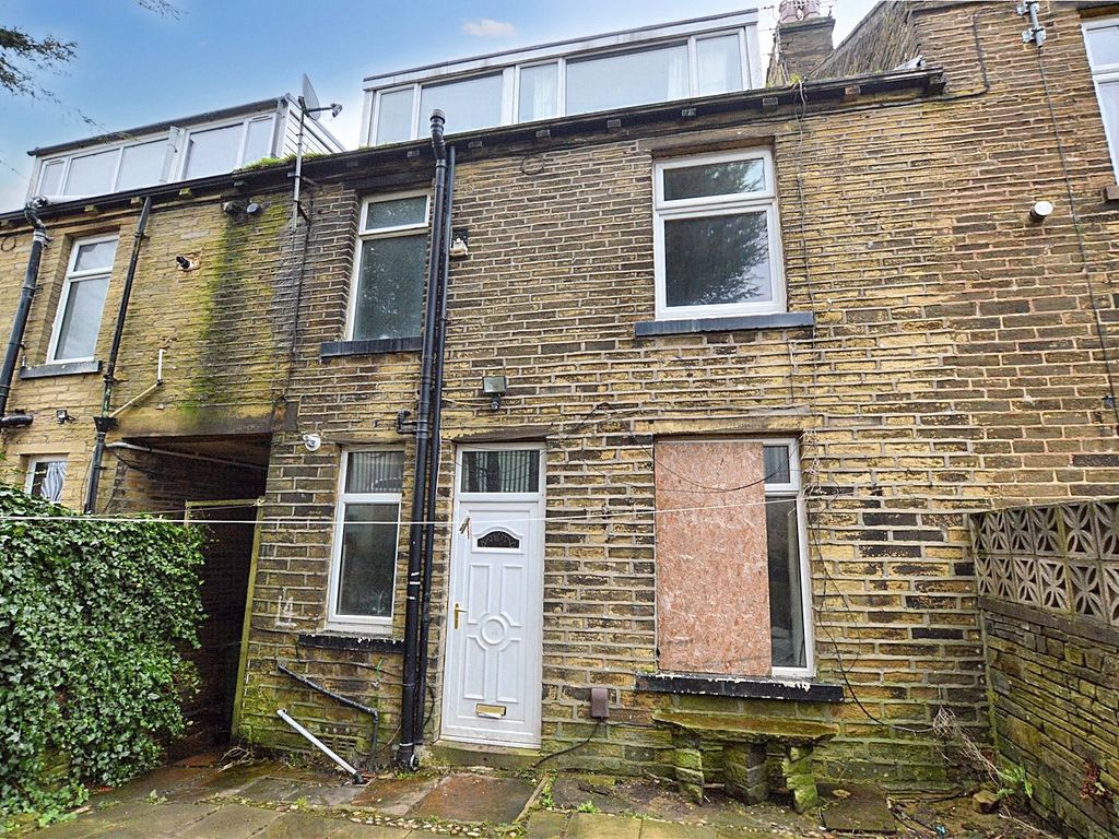 3 bed terraced house for sale in Cragg Street, Bradford, West Yorkshire BD7, £40,000