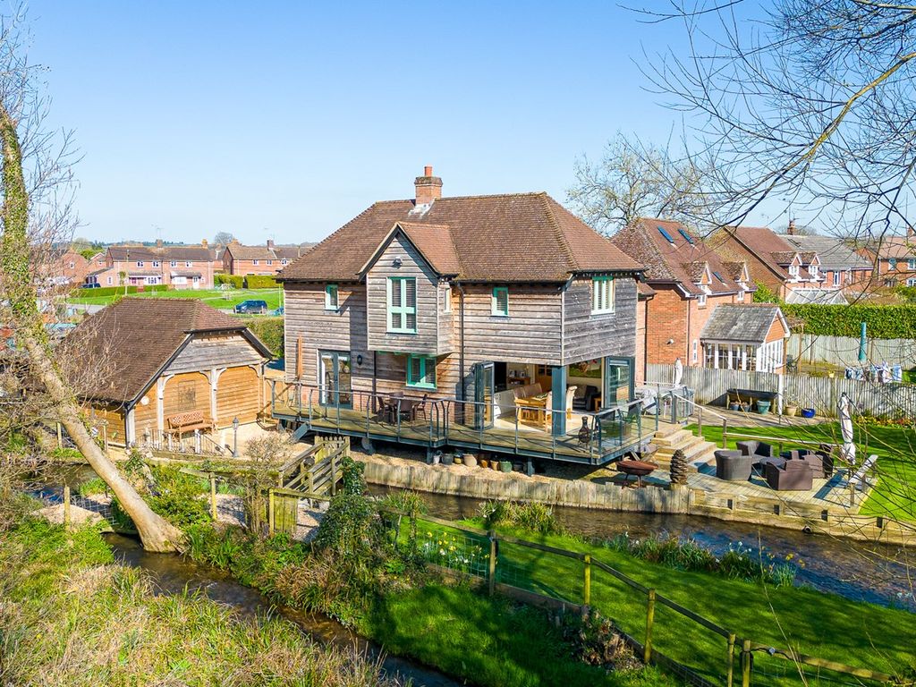 4 bed detached house for sale in Green Lane, Fordingbridge SP6, £1,000,000