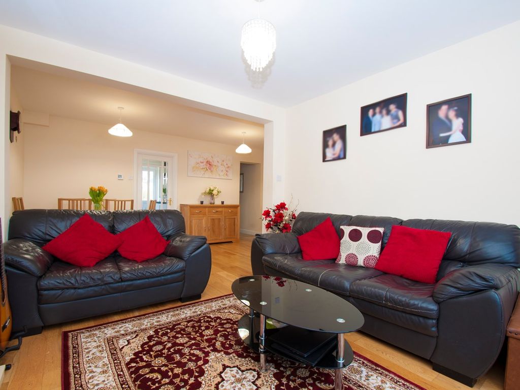 3 bed terraced house for sale in Cornwall Avenue, Slough SL2, £425,000