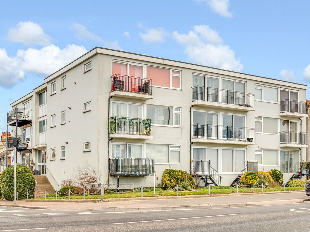3 bed flat for sale in Eastern Esplanade, Thorpe Bay SS1, £350,000