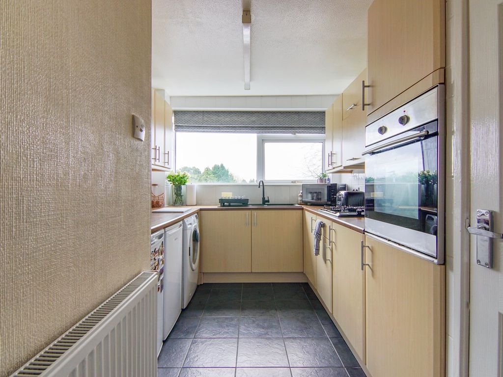 2 bed flat for sale in Garrick Close, Coventry CV5, £140,000