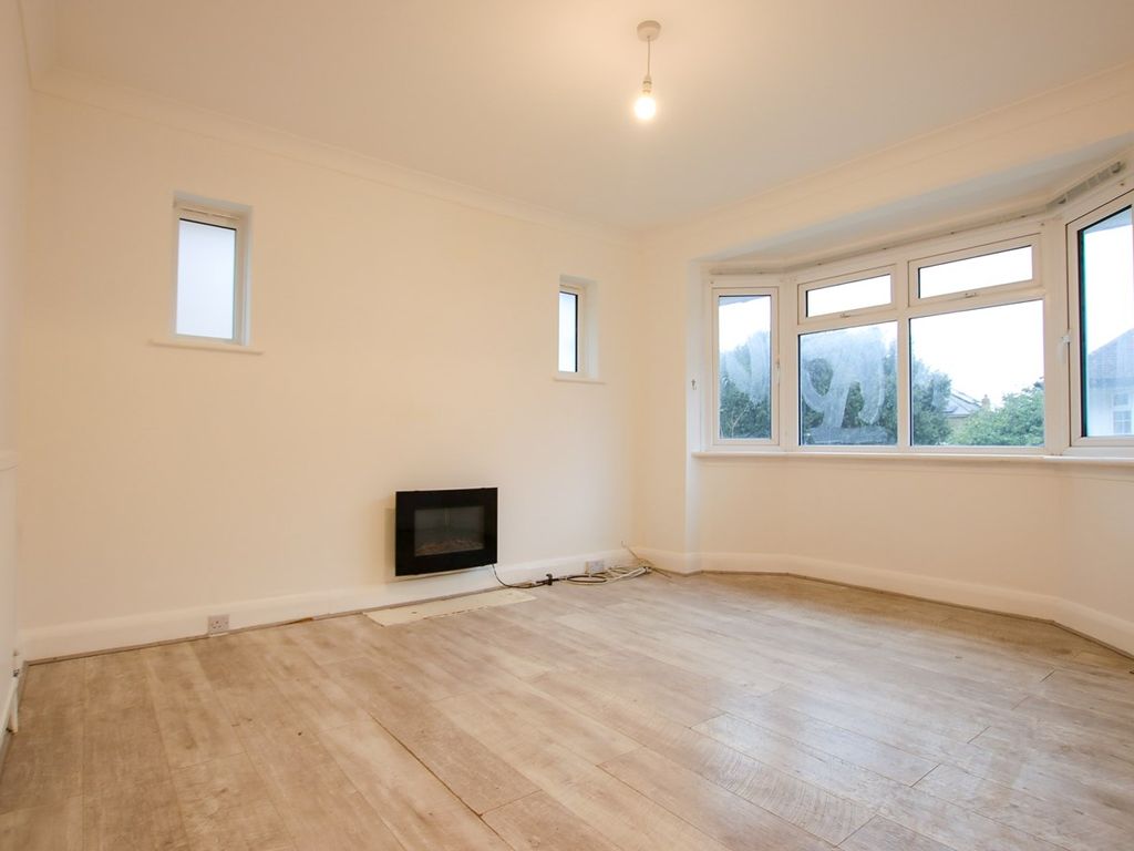 2 bed flat to rent in Bute Court, Bute Road, Wallington SM6, £1,400 pcm