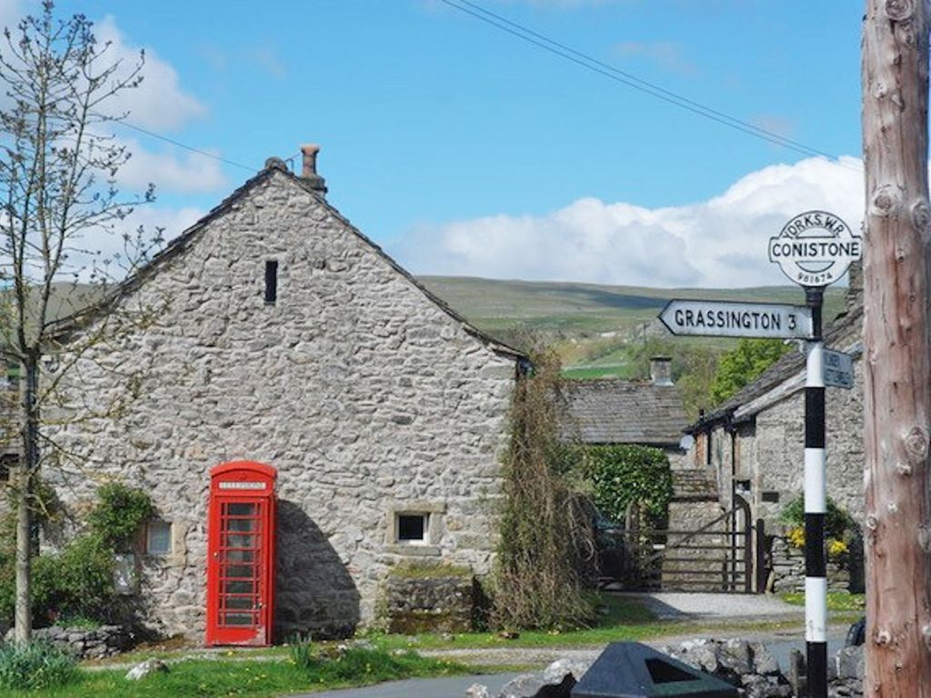 3 bed cottage for sale in Conistone, Skipton BD23, £565,000