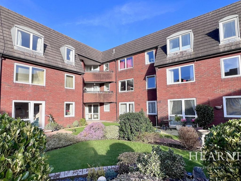 1 bed flat for sale in Ringwood Road, Ferndown BH22, £80,000