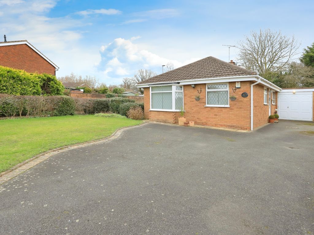 2 bed bungalow for sale in Mercia Drive, Perton Wolverhampton, Staffordshire WV6, £320,000
