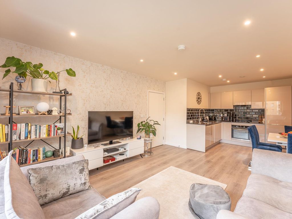 1 bed flat for sale in Bittacy Hill, Millbrook Park NW7, £399,950