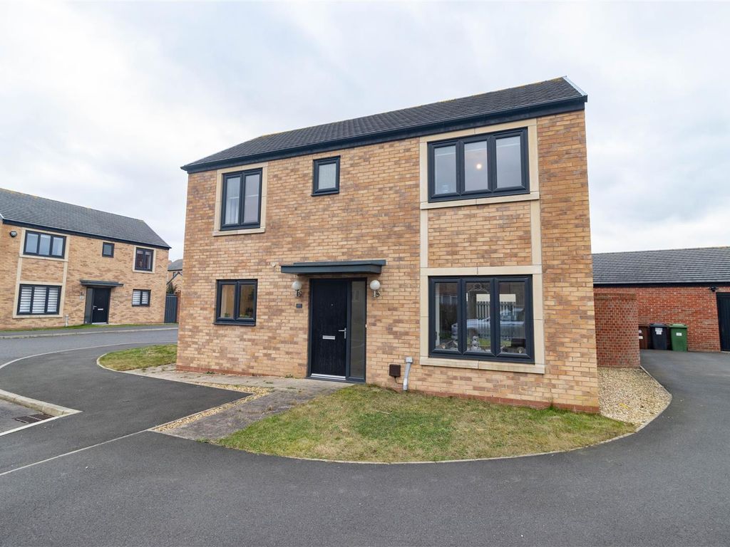 3 bed detached house for sale in Richardson Gardens, Shiremoor, Newcastle Upon Tyne NE27, £285,000