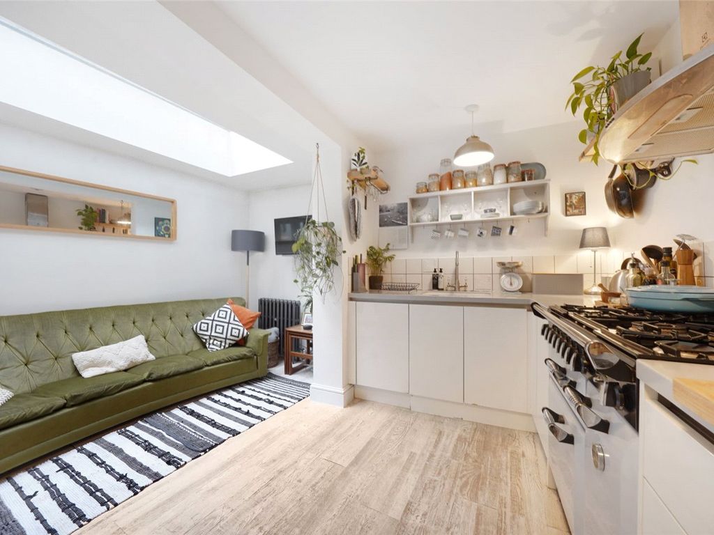 1 bed flat for sale in Athlone Street, London NW5, £400,000