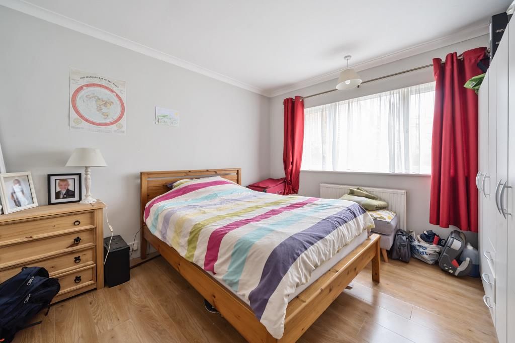 2 bed maisonette for sale in Slough, Berkshire SL1, £220,000