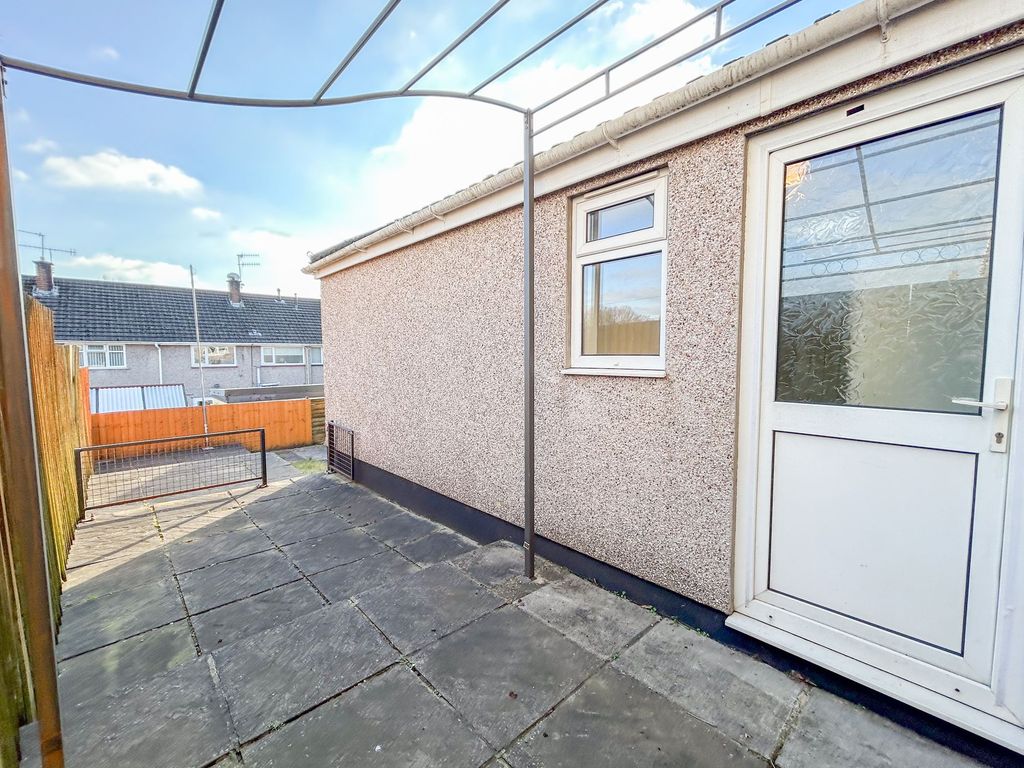 3 bed terraced house for sale in Darent Close, Bettws NP20, £165,000