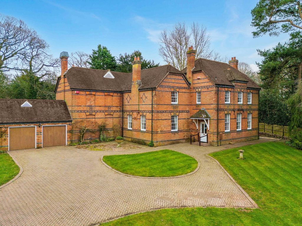 4 bed semi-detached house for sale in The Fosse Eathorpe, Warwickshire CV33, £825,000
