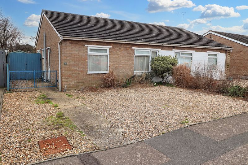 2 bed bungalow for sale in Crestlands, Alresford CO7, £260,000