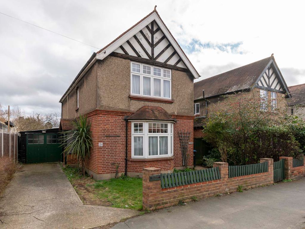 3 bed detached house for sale in Weir Road, Chertsey KT16, £600,000