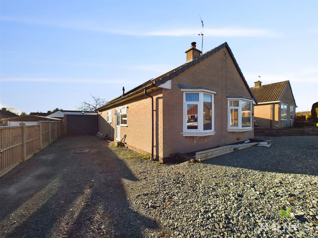 3 bed detached bungalow for sale in Whitefriars, Oswestry SY11, £280,000