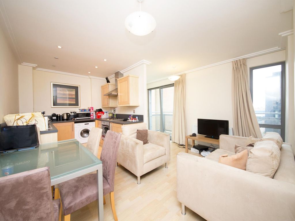 1 bed flat for sale in Trentham Court, Victoria Road, London W3, £310,000