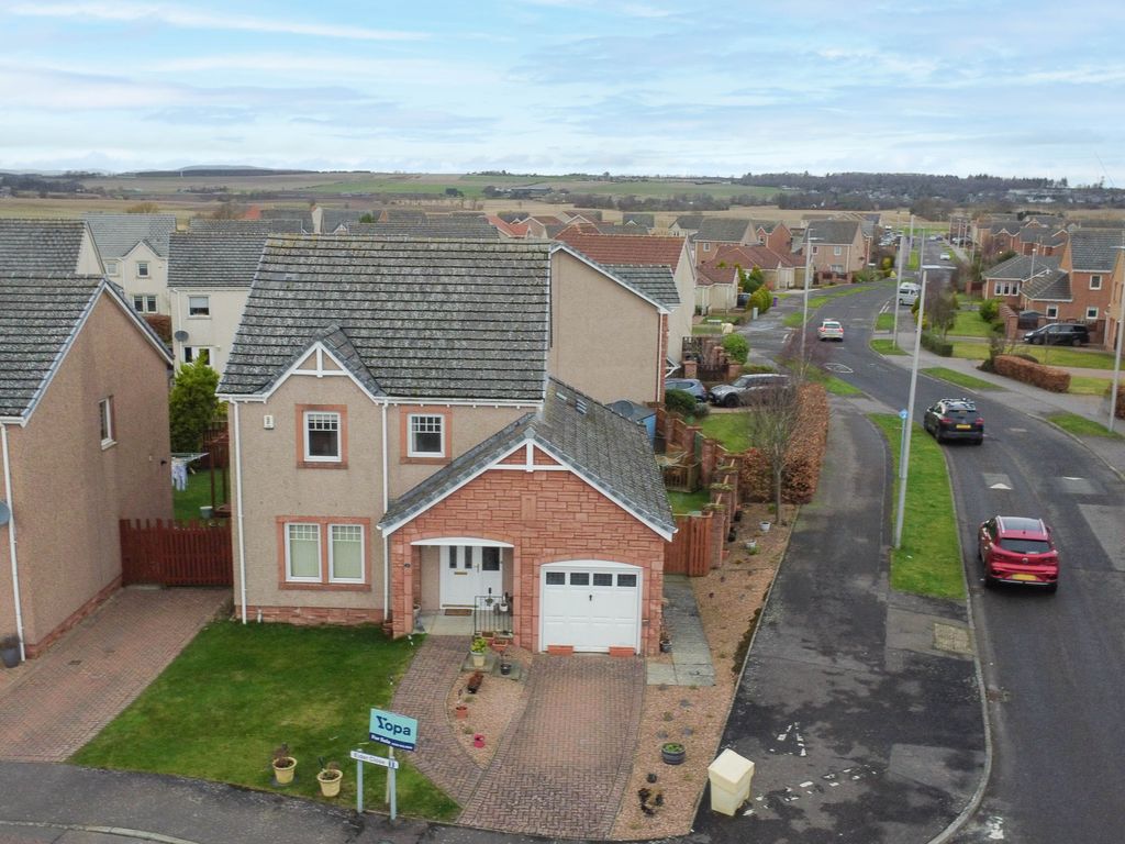 4 bed detached house for sale in Eider Close, Montrose DD10, £270,000