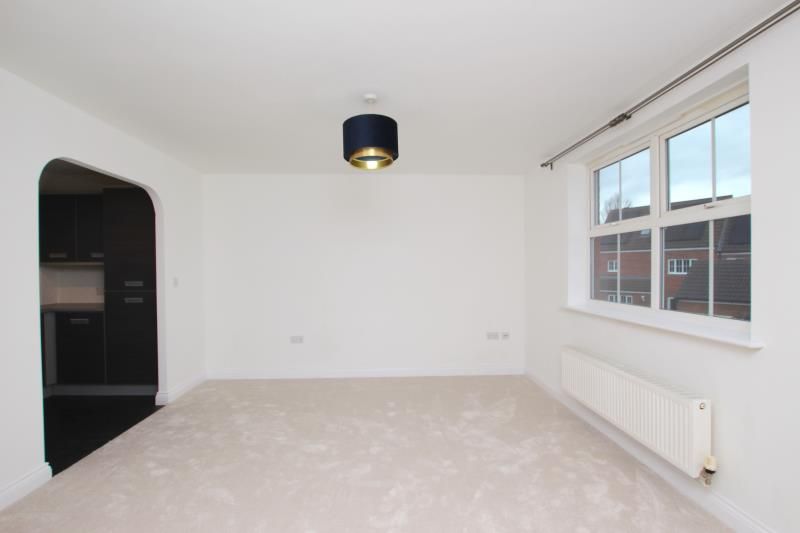 2 bed flat to rent in Deer Valley Road, Peterborough PE2, £900 pcm