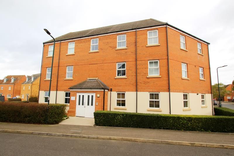 2 bed flat to rent in Deer Valley Road, Peterborough PE2, £900 pcm