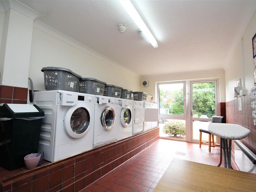 1 bed flat for sale in Sea Road, Boscombe, Bournemouth BH5, £127,500