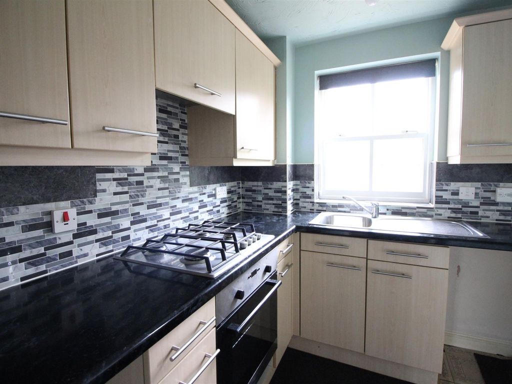 3 bed town house for sale in Holly Tree Lane, Colton, Leeds LS15, £240,000